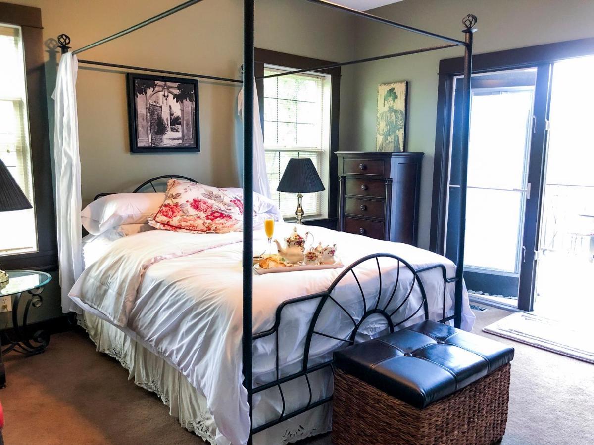 Wolf Creek Bed And Breakfast Ponoka Buitenkant foto